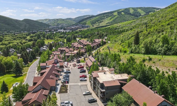 North Park City Condo | Ski-In/Ski-Out, ADA, Pool + Hot Tub, Dog Friendly, Walk to Trails, Café + Golf