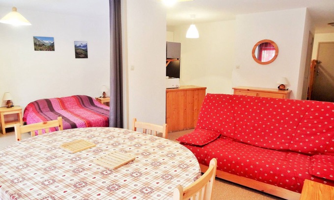 Les Deux Alpes Apartment | Ski-In/Ski-Out Apartment with Balcony in Central Les Deux Alpes
