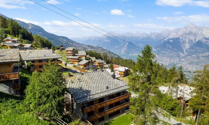 Veysonnaz Apartment | SKI IN/SKI OUT Beautiful on Piste 1 Bedroom apartment in Veysonnaz, Switzerland