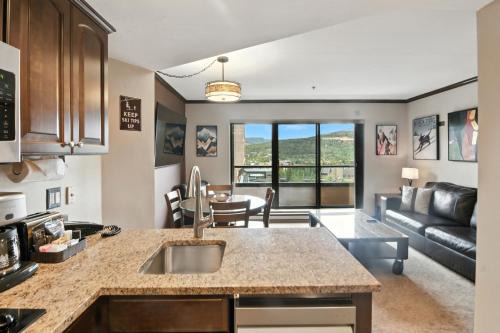Peak 9 Apartment | Ski-In Ski-Out Beaver Run Retreat condo
