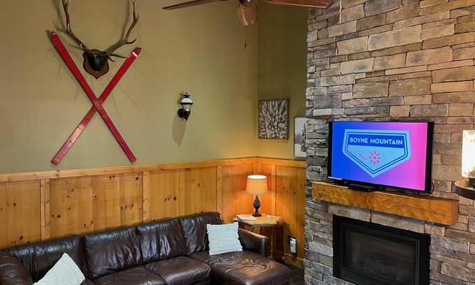 Boyne Falls Condo | Ski In & Ski Out - Boyneland Lift