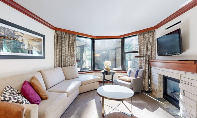 Olympic Valley Condo | Ski-in/ski-out condo in the Everline Resort & Spa - pools, hot tubs, & gym