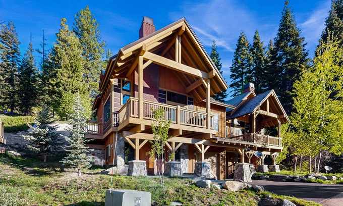 Tamarack Resort House | Ski-in/ski-out cabin with private hot tub, fireplace & stunning views