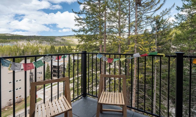 Winter Park Condo | Ski-in/ski-out condo w/year-round pool