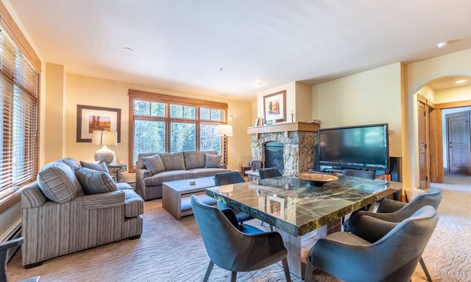 River Run Condo | Ski-in/Ski-out Condo in Keystone w/Private Balcony, Steps from Lifts & Shops