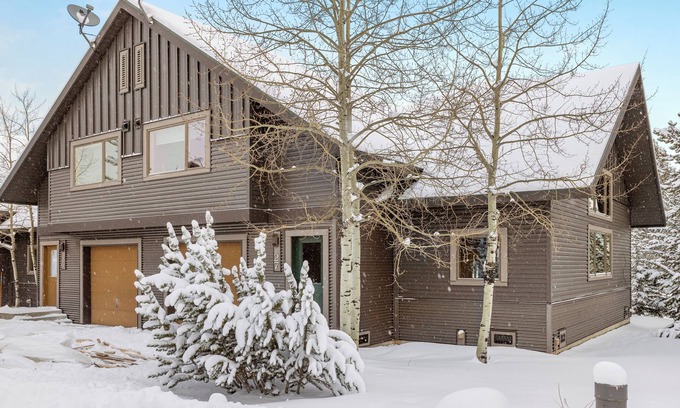 Big Horn House | Ski-in/Ski-out condo just steps to the Bear Back Poma Lift | Big Horn Ski-in/Ski-out