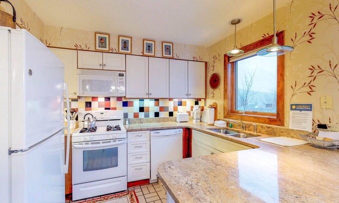 Central Vermont- Killington Condo | Ski-In/ski-out condo with mountain view, pools, hot tub & gym