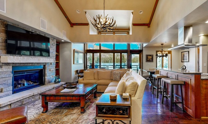 Vail Condo | Ski-in/ski-out condo w/balcony, fireplace, fast WiFi, W/D & shared pool/hot tub