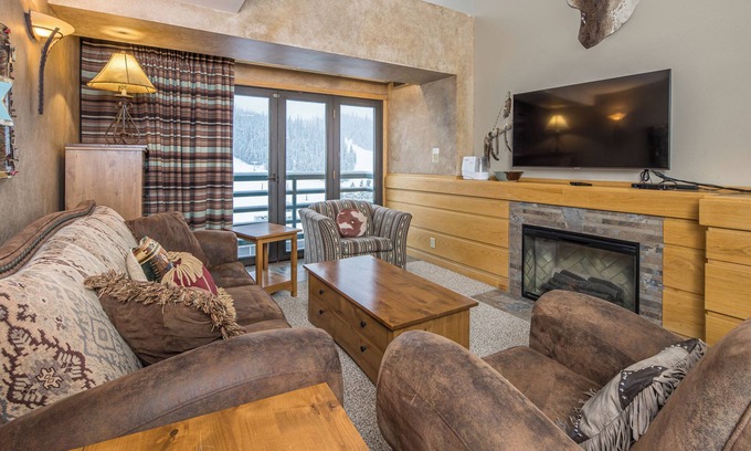 Big Sky Condo | Ski-in/Ski-out condo w/shared hot tub & pool & great location - Shoshone Ski-In/Ski-Out with Views