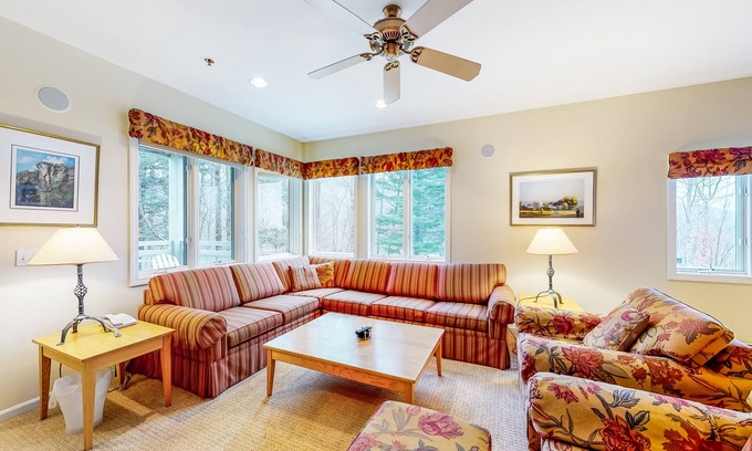 Jeffersonville Condo | Ski-In/Ski-Out Family Condo at Smugglers’ Notch with Pool & Game Room
