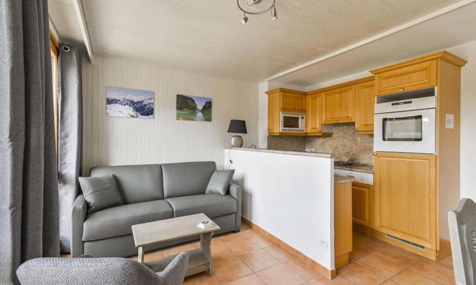 Courchevel Apartment | Ski-in/ski-out & foot of the slopes, 2nd floor, view mountain, balcony, tv, ski locker, 35m²