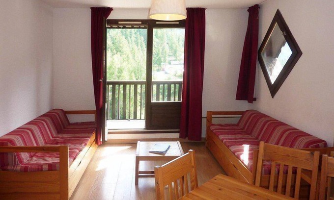 Les Orres Apartment | Ski-in/ski-out & foot of the slopes, 5th floor, balcony, tv, ski locker, 30m², Les Orres