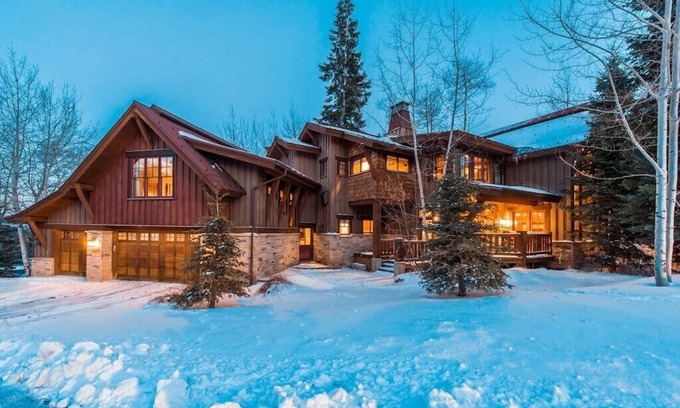 The Timbers House | Ski In/Ski Out, Game Room, Theater Room, Private Hot Tub, Historic Main Street!