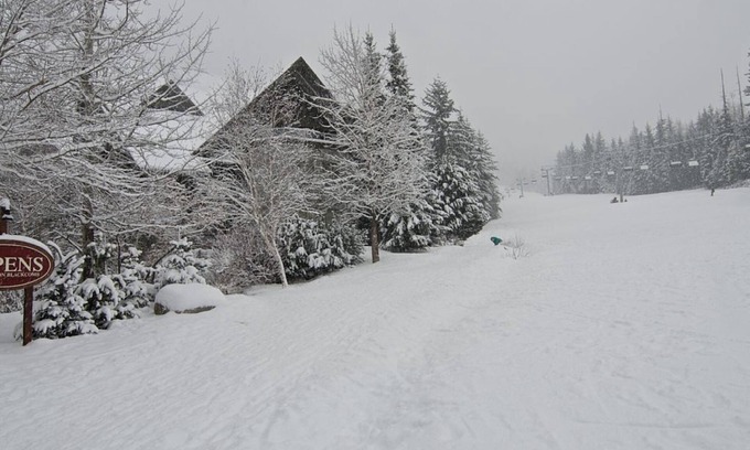 Upper Village Condo | Ski In Ski Out Great Location Hot Tub Super Clean Fully Stocked Great Reviews
