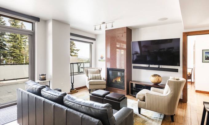 North Park City Condo | Ski-In/Ski-Out in Park City Mtn. Village - Hot Tub