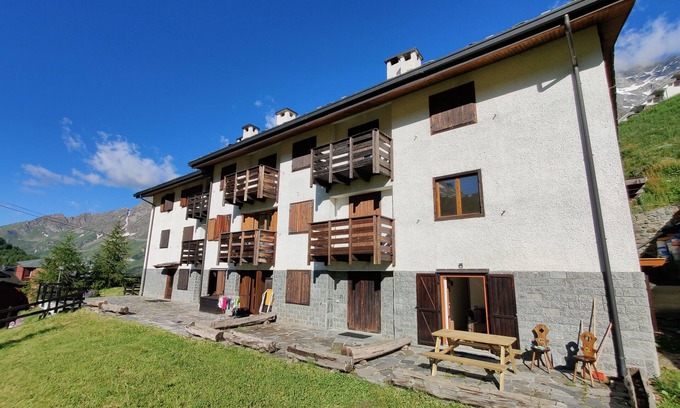Cervinia House | Ski-in-ski-out for 10-12 people 2 apartments