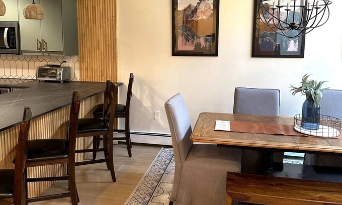 Bartlett Condo | SKI IN SKI OUT! Luxury Rare Mountainside Unit