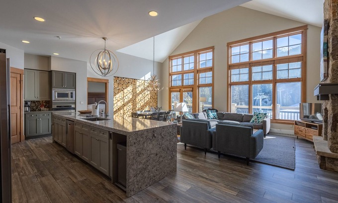 Keystone Condo | Ski-in/Ski-out Luxury 4 bed Penthouse at Keystone