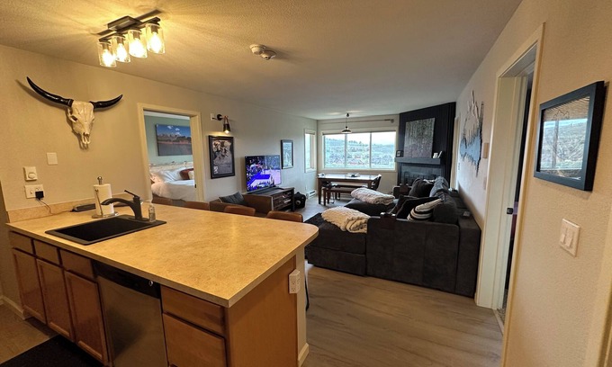 Granby Condo | Ski In Ski Out Newley Updated2 Bed 2Bath&LoveSac Sleeper!Walk To Lift!🔥reviews!