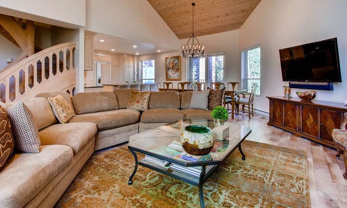 Vail Condo | Ski-In-Ski-Out Northwoods Condo Juniper 311