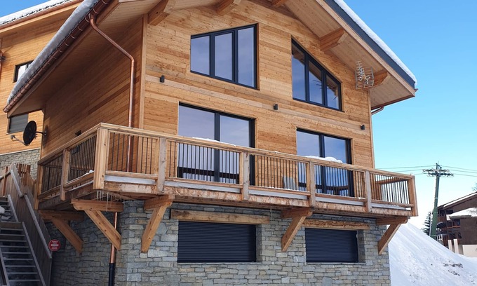 Bellentre Ski Chalet | SKI IN SKI OUT PARADISKI LA PLAGNE LES COCHES TOP OF THE RANGE CHALET