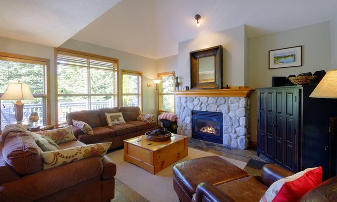 Upper Village House | Ski in/Ski Out - Private Hot Tub - 3 BR - Large deck - BBQ - Parking