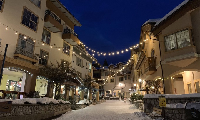 Sun Peaks Apartment | Ski-in|Ski-out, Renovated Studio, Sleeps 2, Full kitchen, Snow Creek Village