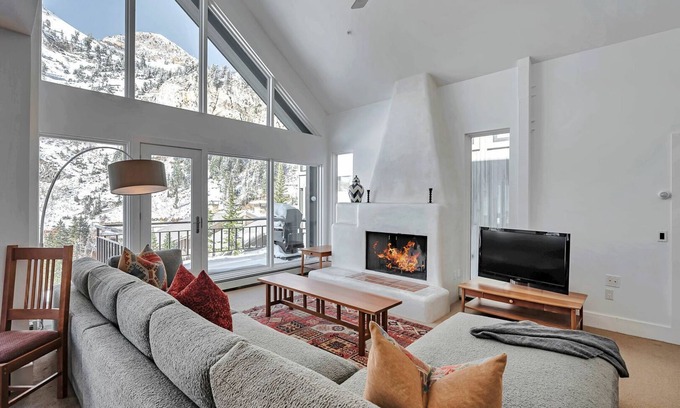 Salt Lake Mountain Resorts House | Ski in/ski out to Alta in this bright, breathtaking new home that sleeps 12 with fireplace!