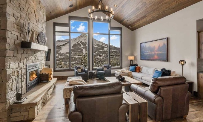 Big Sky House | Ski-In/Ski-Out Updated Big Sky Retreat