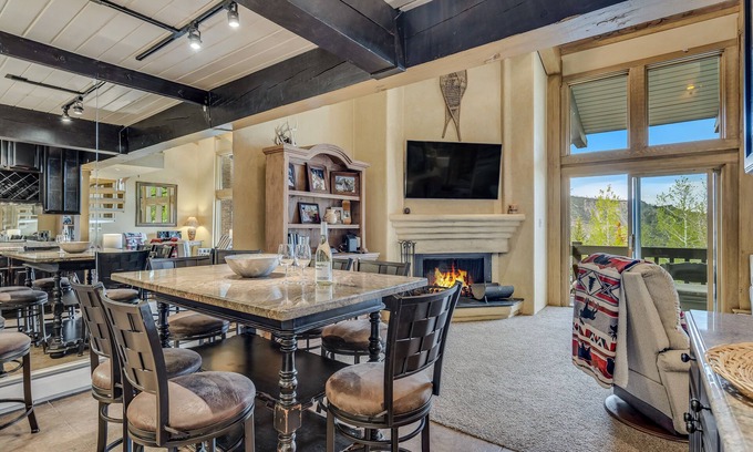 Snowmass Village Condo | 🏔️Ski-In, Ski-Out~Hot Tub~Top Floor~Interlude 302🏔️
