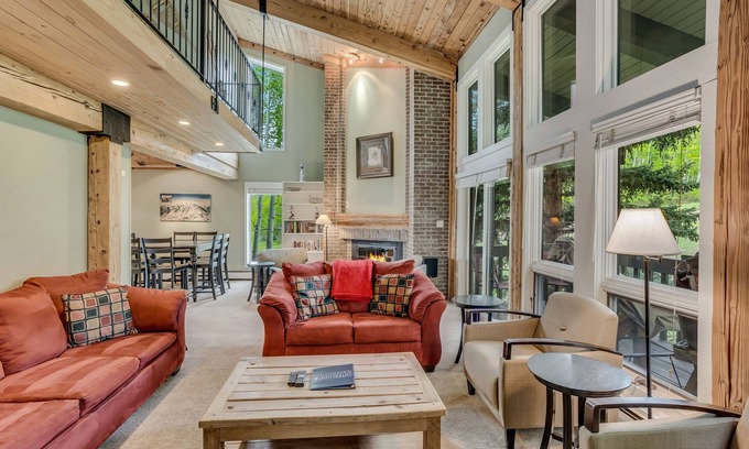 Snowmass Village Condo | 🏔️Ski-In, Ski-Out~Hot Tub~Top Floor~Interlude 307🏔️