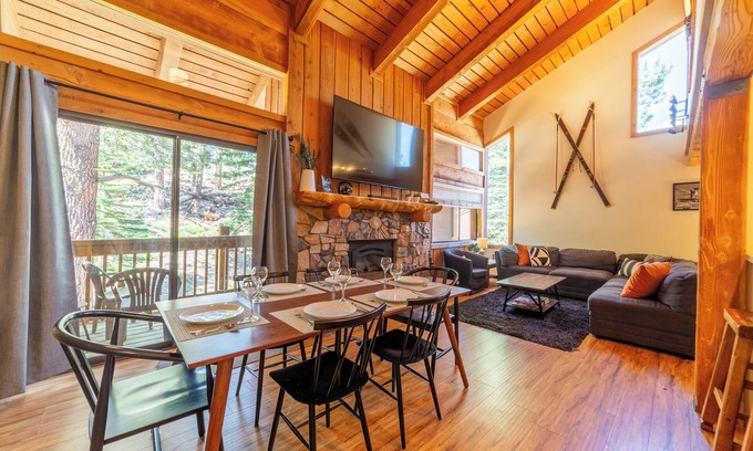 Mammoth Lakes Condo | Ski-In Ski-Out, Walk to Canyon Lodge & Gondola 579
