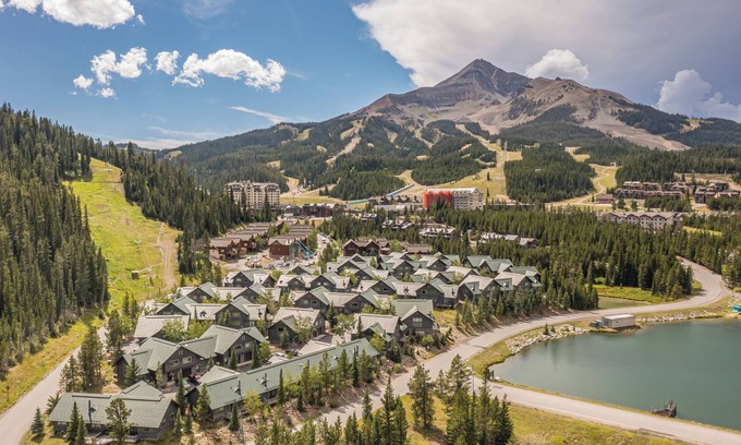 Big Horn House | Ski In/Ski Out, Wood Burning Fireplace, Great Location