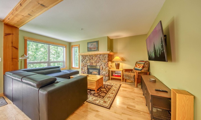 East Kootenay House | Ski-in Townhome - Private Hot Tub - Fernie Resort