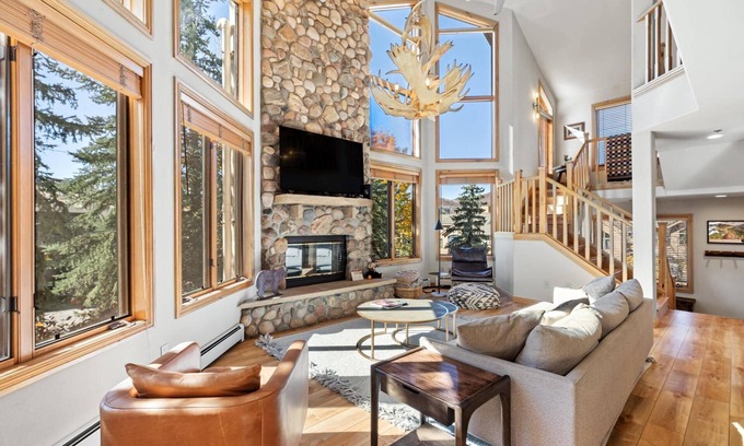 Steamboat Springs House | Ski-In/Walk-Out Large TH w/HotTub/Access+Shuttle to Town-Garage-Steps to Gondi/Base+Fireplace-Grill