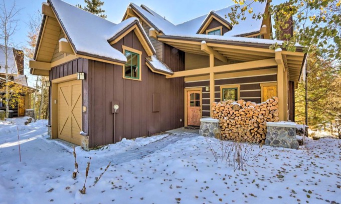 Tamarack Resort House | Ski-InandSki-Out Donnelly Townhome with Hot Tub!