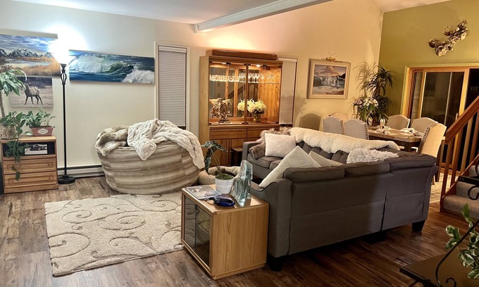 Jackson House | Ski Jackson Hole, Yellowstone access, remodeled kitchen n baths.