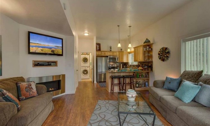 Tahoe Village Condo | SKI MOUNTAIN GETAWAY! AMAZING LOCATION FOR SKIING, HIKING AND SEEING LAKE TAHOE.