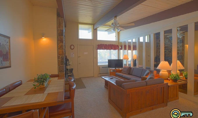 Mount Jackson Condo | Ski/MTB/Golf Condo (#133) - Slope side | Slope & Resort valley views | Vaulted ceilings!