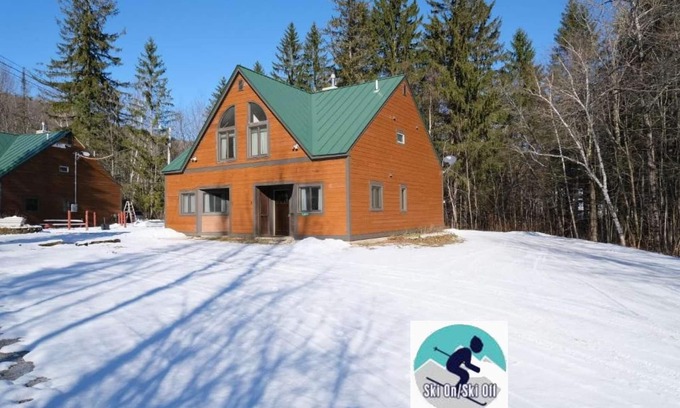 Central Vermont- Killington House | ☆ SKI ON & OFF ☆ Spruce Glen C on Great Eastern Trail w/AC, Sauna, Fireplace