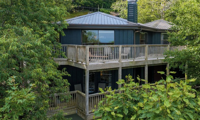 Beech Mountain House | Ski Season availability! Short walk to Beech Mountain Resort and lifts!