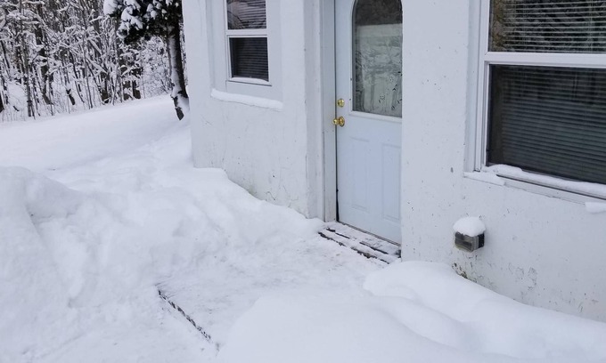 Wakefield Apartment | *SKI/SNOWMOBILE* ON MOUNTAIN SHORT WALK .25 MILES TO LODGE & LIFTS - BRAND NEW!