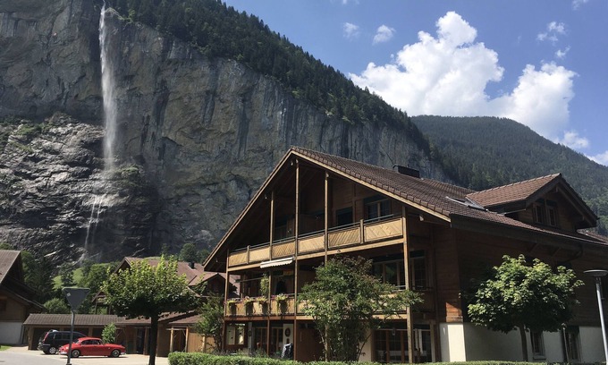 Lauterbrunnen Apartment | SKI/SUN Stylish modern chalet near Staubbach Falls. Jungfrau skiing/hiking area.
