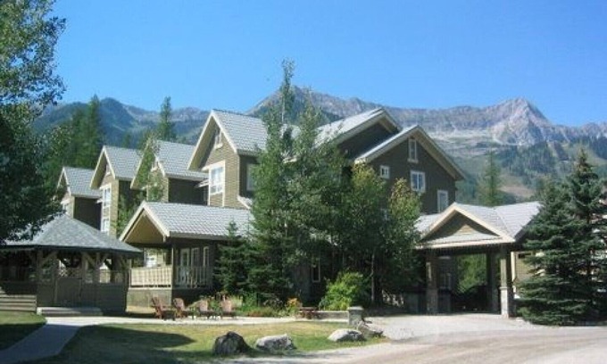 East Kootenay Condo | Ski to the door of our 2 bed /2 bath Modern Mountain Condo Suite