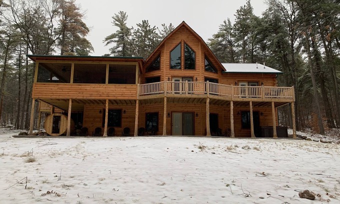 Jay Ski Chalet | Ski Whiteface . A luxurious log cabin Deer Pine Chalet