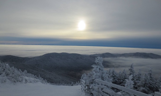 North Troy House | Skiers and Golfers Paradise - Ski In/Ski Out with private hot tub and steam room