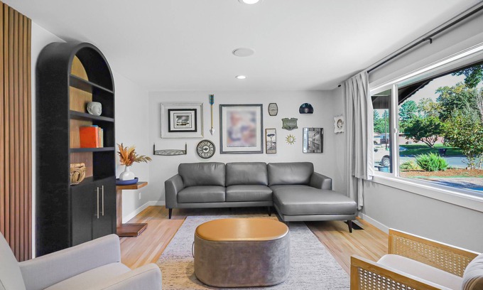 North Ogden House | Skiing! Designed for Comfort, 1 Cal King, 3 queens, Mountain Views Hiking,