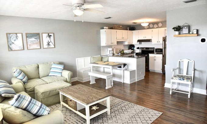 West Panama City Beach Condo | Skip the long elevator waits - 1 bedroom w/bunks, 3 min walk to the beach!
