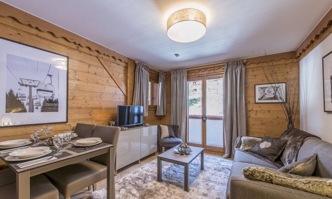 Meribel Village Apartment | SKIS ON FOOT WITH POOL - CHARMING APARTMENT - 4 people
