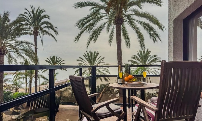 Marbella City Centre Apartment | Skol 232C 1 Bedroom Corner Skol Marbella Center Front Line Beach
